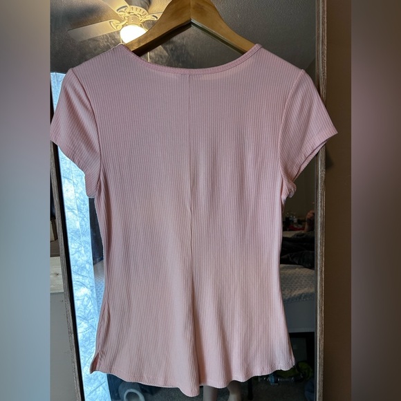 Candies Baby Pink Women’s Tee With Unique Cut-Out Front Design Size L - Picture 4 of 4